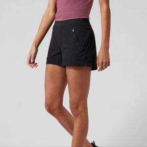 Athleta Trekkie North Short